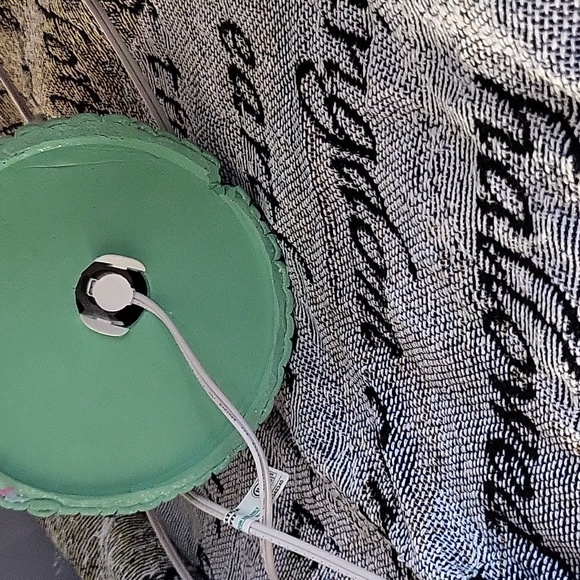 Little Easter Bunny egg house with plenty of decorations to make it look homely - Picture 6 of 7